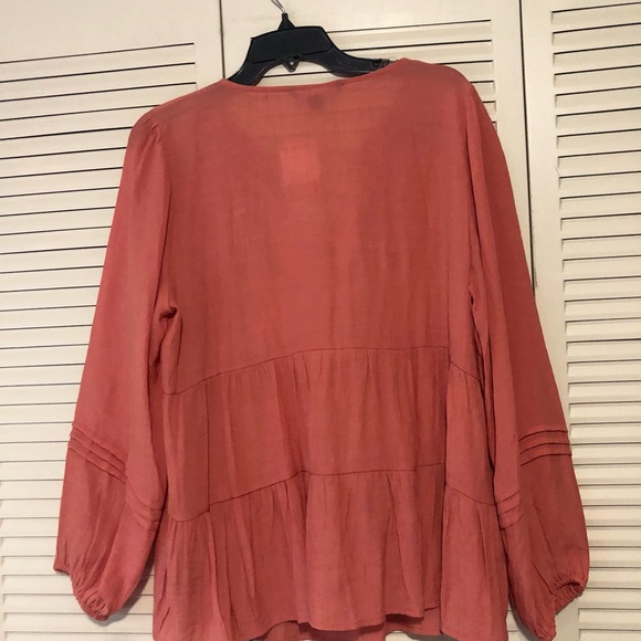 Zac & Rachel NWT Long Sleeve V-neck Top In Size Large. Color is Apricot Brandy. - Picture 2 of 13